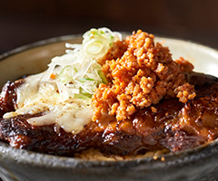 トロトロ煮豚炙り豚丼（スパイシーチーズ）